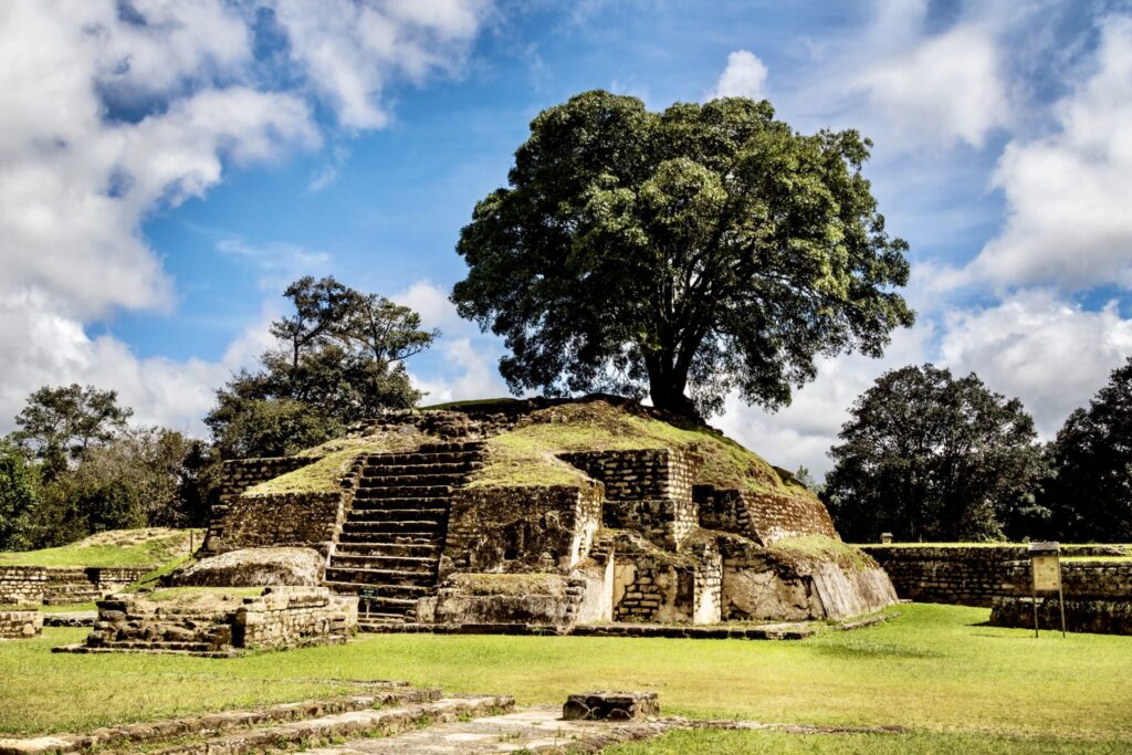 tips for visiting the Iximche mayan ruins